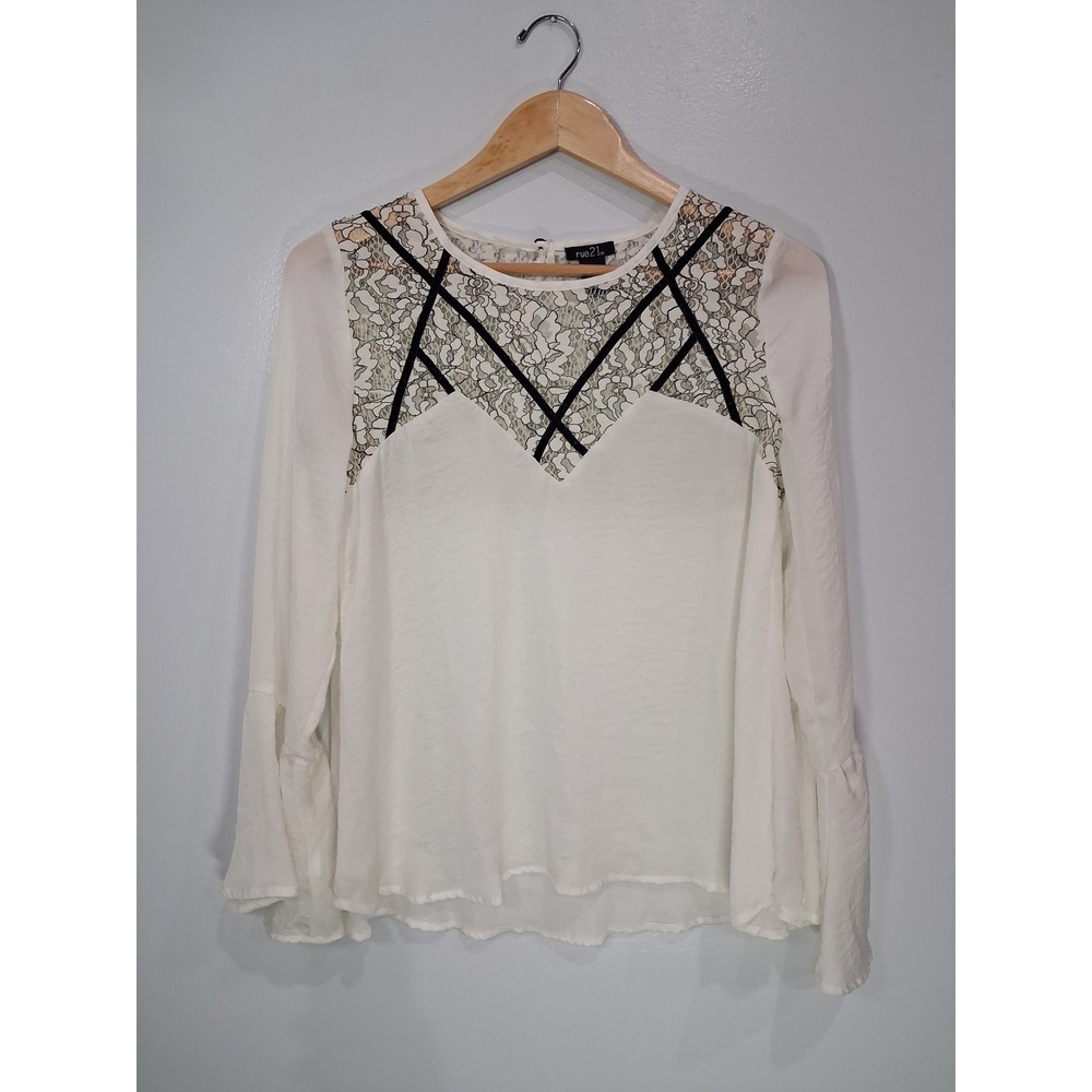 rue21 Womens White Lace Yoke Bell Sleeve Blouse Black Ribbon Trim Size S‎